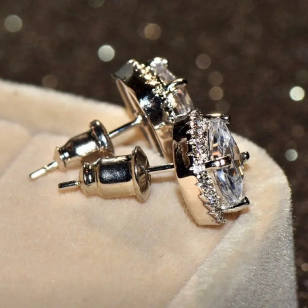 *NEW 18K White Gold Diamond Halo Stud Earrings